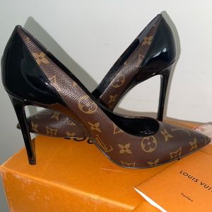 Louis Vuitton Cherie pump